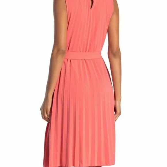 T Tahari Dress - Picture 2 of 8